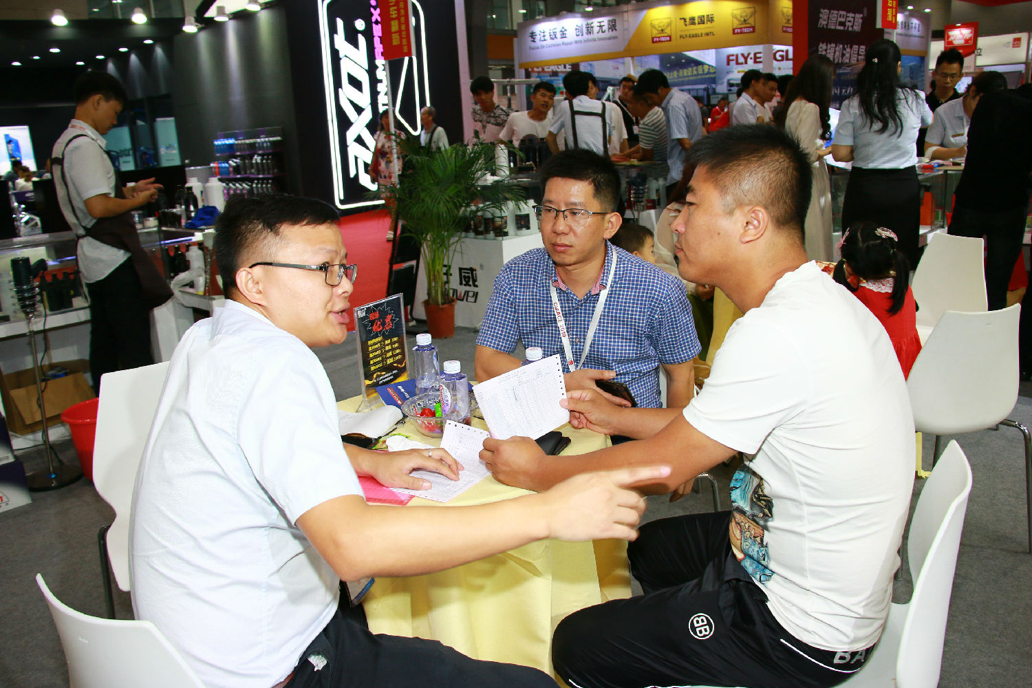 展会洽谈3.JPG..jpg 展会洽谈3.JPG..jpg