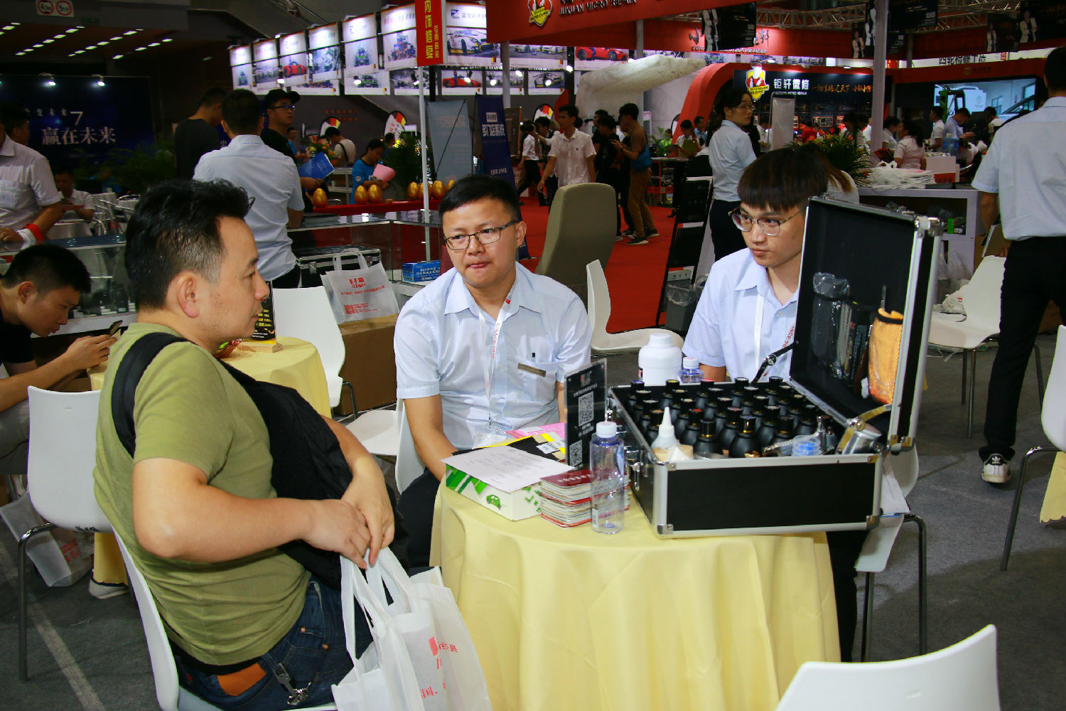 展会洽谈4.JPG..jpg 展会洽谈4.JPG..jpg