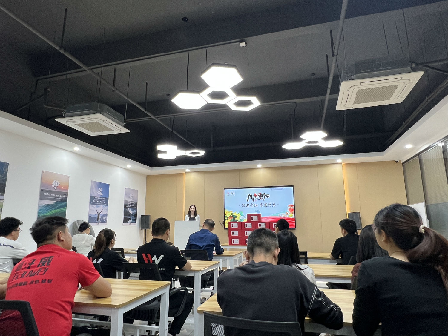好威汽车内饰漆
