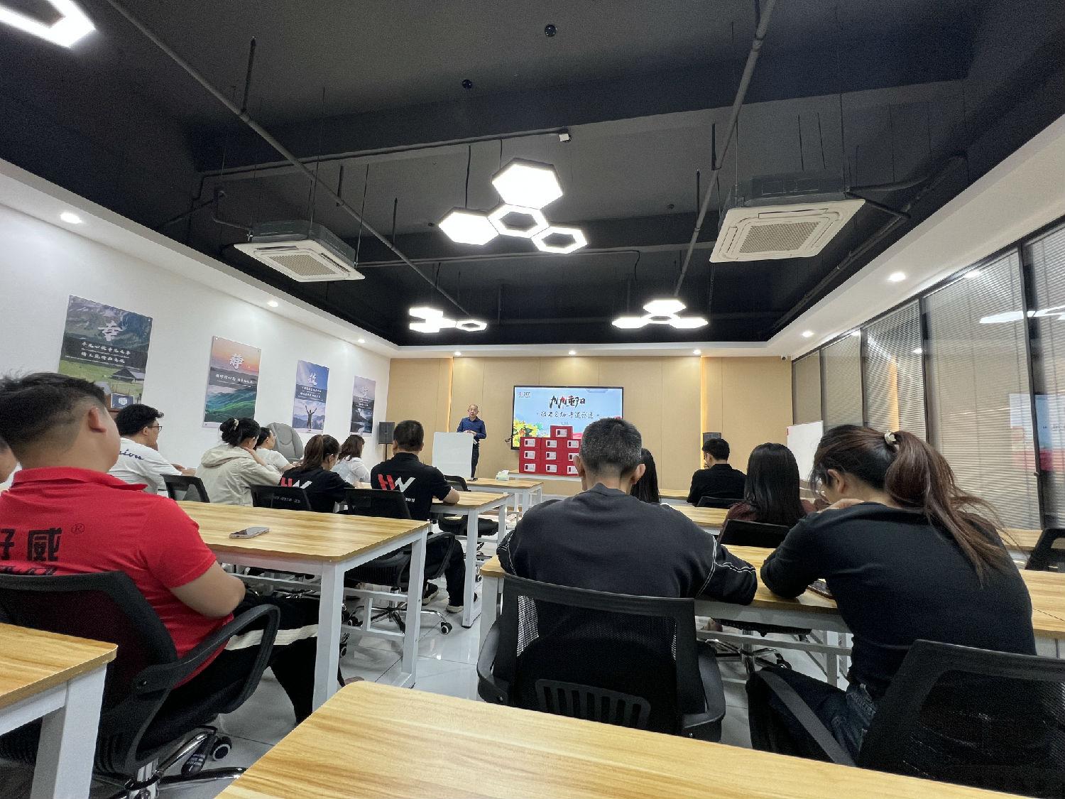 好威汽车内饰漆